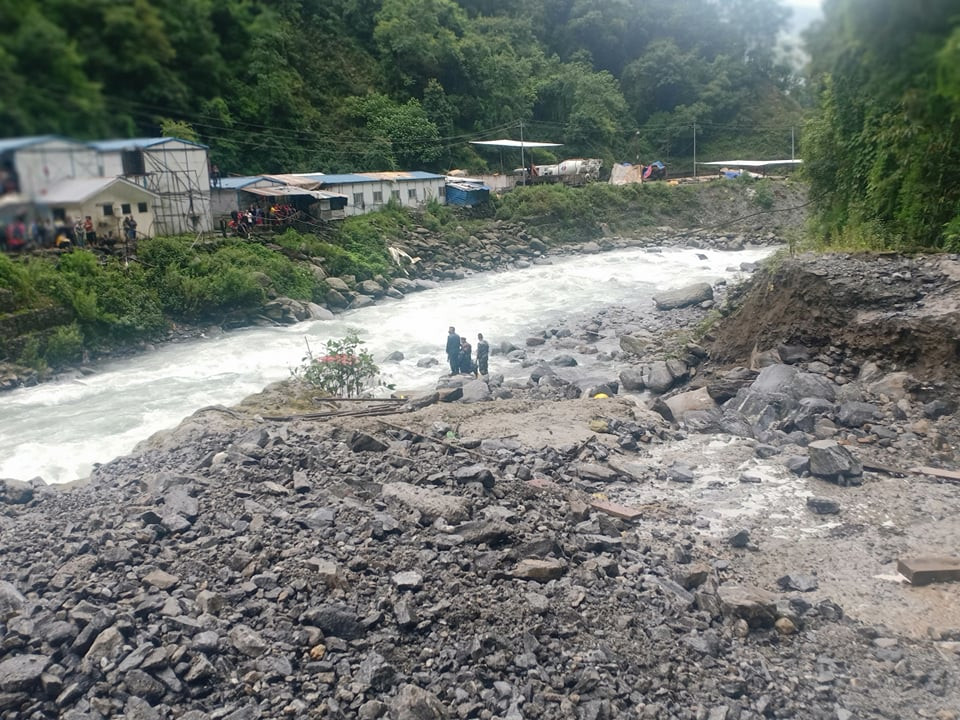 https://raracms.setopati.com/uploads/shares/2020/sujita/tunnel/surung (1).jpg